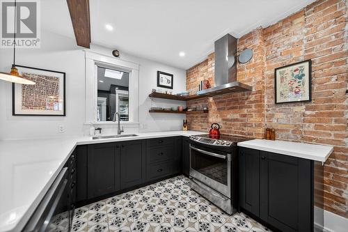 282 Park Street, Kitchener, ON - Indoor Photo Showing Kitchen