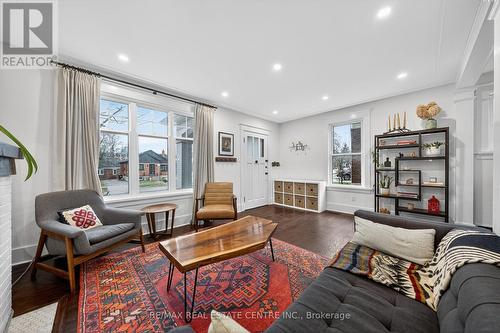 282 Park Street, Kitchener, ON - Indoor Photo Showing Living Room