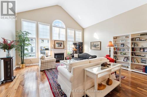9 STORMONT COURT  Bracebridge (Monck (Bracebridge)), ON P1L 0B7