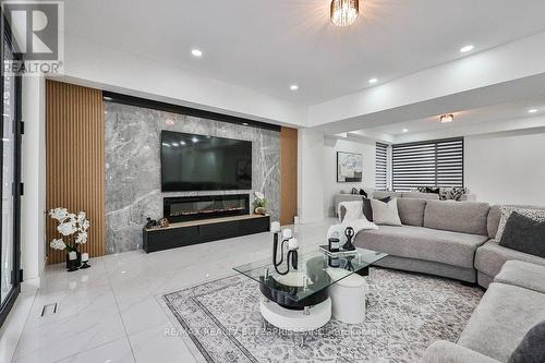 4511 Guelph Line, Burlington, ON - Indoor Photo Showing Living Room