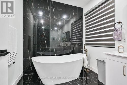 4511 Guelph Line, Burlington, ON - Indoor Photo Showing Bathroom