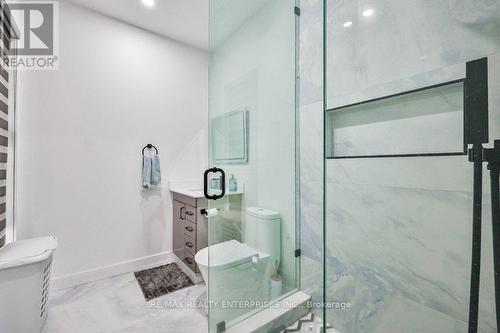 4511 Guelph Line, Burlington, ON - Indoor Photo Showing Bathroom