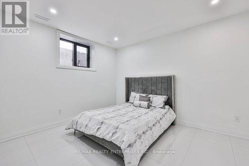 4511 Guelph Line, Burlington, ON - Indoor Photo Showing Bedroom