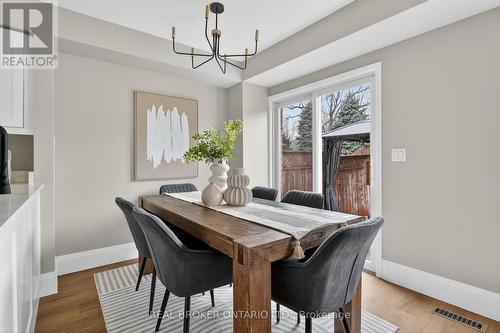 7048 Frontier Ridge, Mississauga, ON - Indoor Photo Showing Dining Room