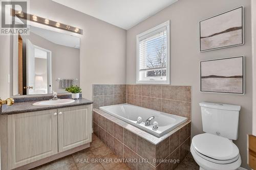 7048 Frontier Ridge, Mississauga, ON - Indoor Photo Showing Bathroom