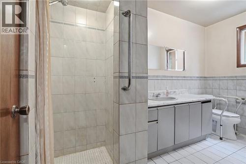 60 Rexford Drive, Hamilton, ON - Indoor Photo Showing Bathroom