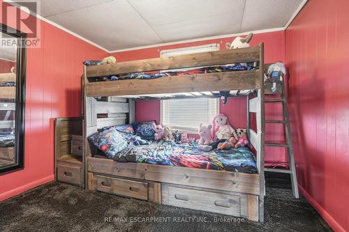 66 East 32Nd Street, Hamilton, ON - Indoor Photo Showing Bedroom