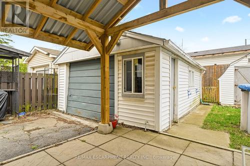 66 East 32Nd Street, Hamilton, ON - Outdoor With Exterior