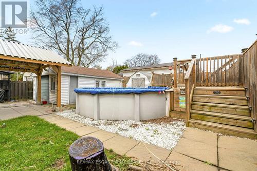 66 East 32Nd Street, Hamilton, ON - Outdoor With Above Ground Pool