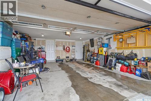 556 Pringle Crescent, Saskatoon, SK - Indoor Photo Showing Garage