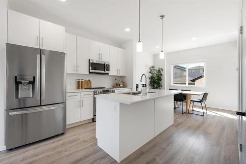 98 Twintree Way, Winnipeg, MB - Indoor Photo Showing Kitchen With Upgraded Kitchen