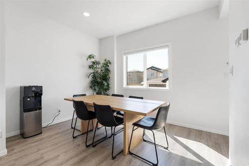 98 Twintree Way, Winnipeg, MB - Indoor Photo Showing Dining Room
