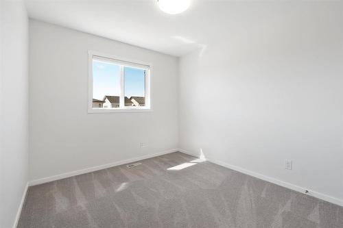 98 Twintree Way, Winnipeg, MB - Indoor Photo Showing Other Room