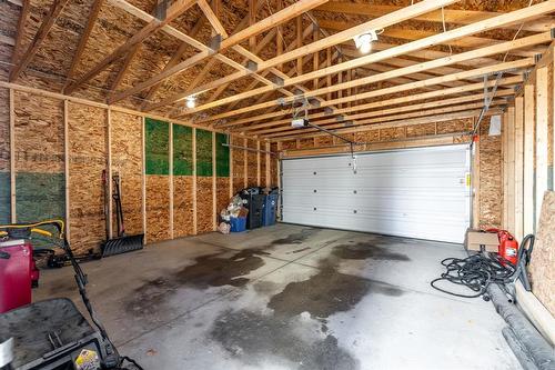 98 Twintree Way, Winnipeg, MB - Indoor Photo Showing Garage