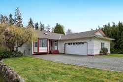4240 Briardale Rd Courtenay, BC V9N 9R6