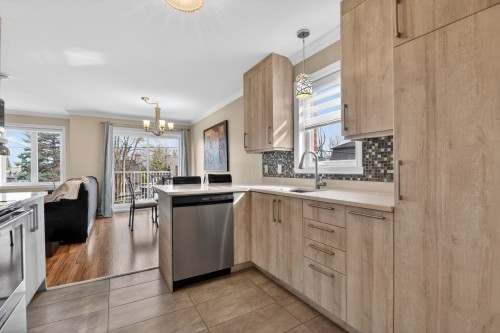 Kitchen - 301-223 Boul. Ste-Rose E., Laval (Auteuil), QC - Indoor Photo Showing Kitchen With Upgraded Kitchen