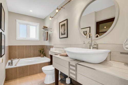 Salle de bains - 132 Av. Fraser, Lorraine, QC - Indoor Photo Showing Bathroom
