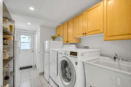 Salle de lavage - 132 Av. Fraser, Lorraine, QC - Indoor Photo Showing Laundry Room