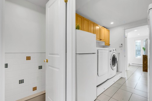 Salle de lavage - 132 Av. Fraser, Lorraine, QC - Indoor Photo Showing Laundry Room