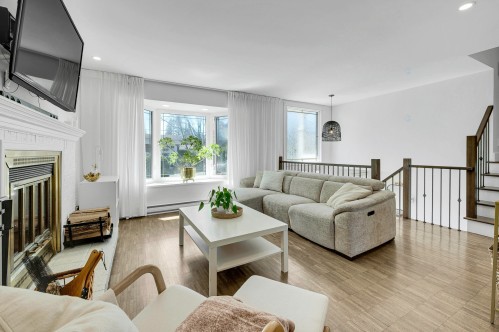 Salon - 132 Av. Fraser, Lorraine, QC - Indoor Photo Showing Living Room With Fireplace