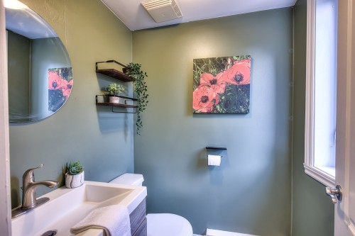 Powder room - 596 Rue Étienne-Lavoie, Laval (Sainte-Dorothée), QC - Indoor Photo Showing Bathroom