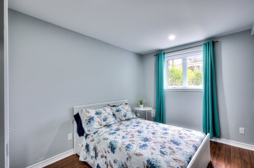 Bedroom - 596 Rue Étienne-Lavoie, Laval (Sainte-Dorothée), QC - Indoor Photo Showing Bedroom