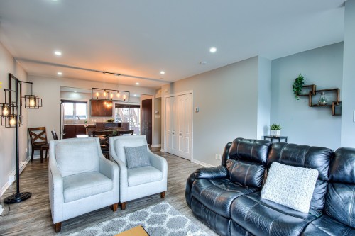 Living Room - 596 Rue Étienne-Lavoie, Laval (Sainte-Dorothée), QC - Indoor Photo Showing Living Room
