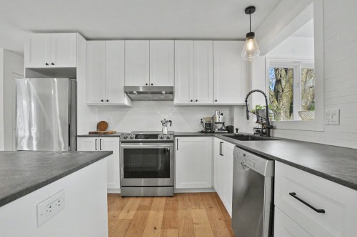 Cuisine - 368 Rue Edgewood, Rosemère, QC - Indoor Photo Showing Kitchen With Upgraded Kitchen