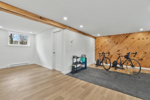 Salle familiale - 368 Rue Edgewood, Rosemère, QC - Indoor Photo Showing Other Room