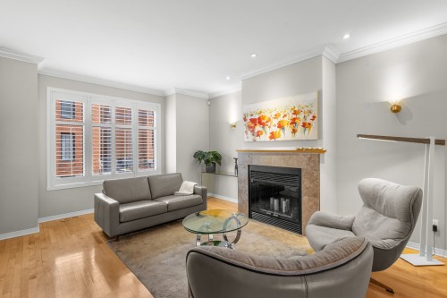 Salon - 107 Av. Dresden, Mont-Royal, QC - Indoor Photo Showing Living Room With Fireplace