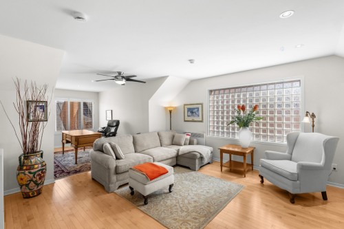 Salle familiale - 107 Av. Dresden, Mont-Royal, QC - Indoor Photo Showing Living Room