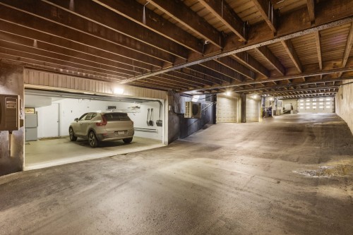 Garage - 107 Av. Dresden, Mont-Royal, QC - Indoor Photo Showing Garage