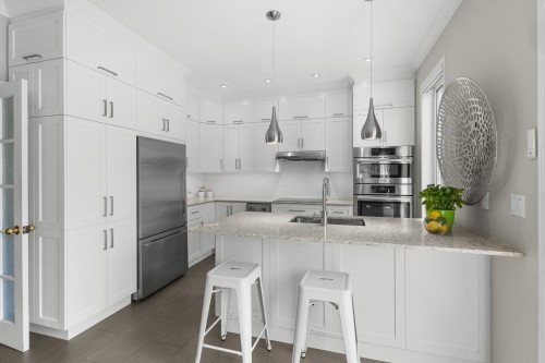 Cuisine - 107 Av. Dresden, Mont-Royal, QC - Indoor Photo Showing Kitchen With Upgraded Kitchen