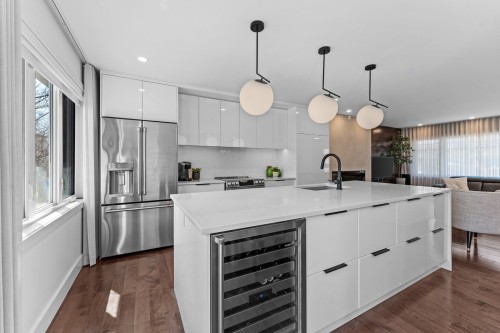 Cuisine - 237 Av. Vinet, Dorval, QC - Indoor Photo Showing Kitchen With Upgraded Kitchen