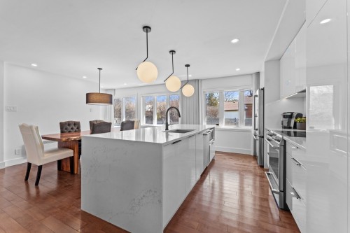 Cuisine - 237 Av. Vinet, Dorval, QC - Indoor Photo Showing Kitchen With Upgraded Kitchen