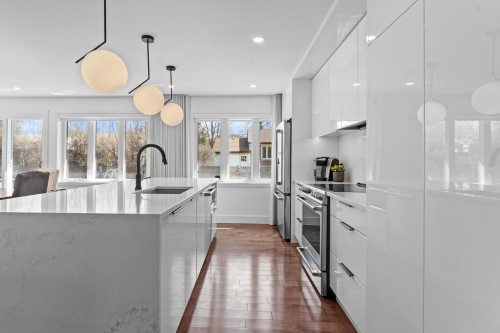 Cuisine - 237 Av. Vinet, Dorval, QC - Indoor Photo Showing Kitchen With Upgraded Kitchen