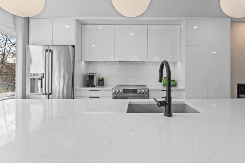 Cuisine - 237 Av. Vinet, Dorval, QC - Indoor Photo Showing Kitchen With Upgraded Kitchen