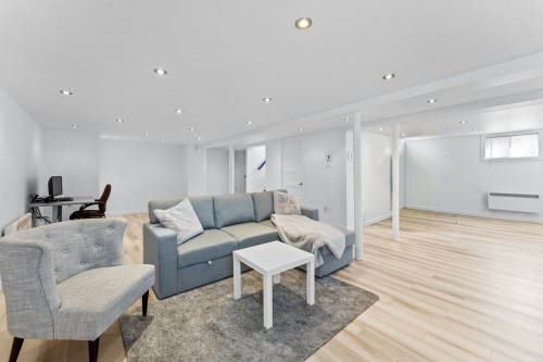 Salle familiale - 237 Av. Vinet, Dorval, QC - Indoor Photo Showing Living Room