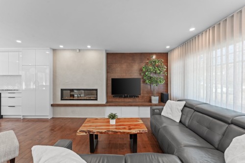 Salon - 237 Av. Vinet, Dorval, QC - Indoor Photo Showing Living Room With Fireplace