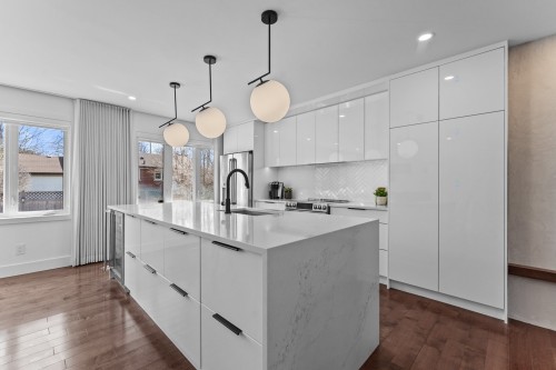 Cuisine - 237 Av. Vinet, Dorval, QC - Indoor Photo Showing Kitchen With Upgraded Kitchen