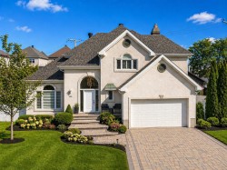 1097 Av. des Géraniums  Laval (Sainte-Dorothée), QC H7Y 2B7