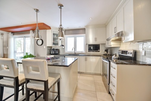 Kitchen - 5375 Boul. Des Mille-Îles, Laval (Saint-François), QC - Indoor Photo Showing Kitchen With Upgraded Kitchen