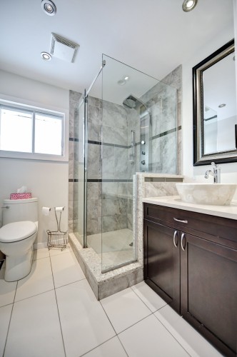 Bathroom - 5375 Boul. Des Mille-Îles, Laval (Saint-François), QC - Indoor Photo Showing Bathroom