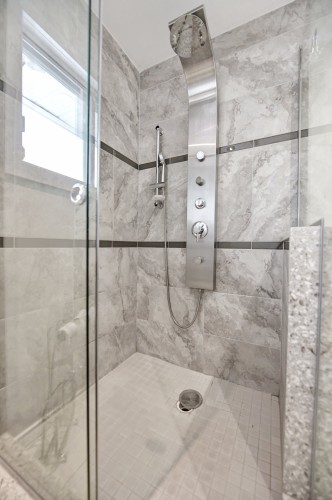 Bathroom - 5375 Boul. Des Mille-Îles, Laval (Saint-François), QC - Indoor Photo Showing Bathroom