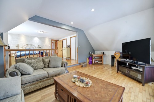 Den - 5375 Boul. Des Mille-Îles, Laval (Saint-François), QC - Indoor Photo Showing Living Room