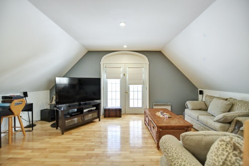 Den - 5375 Boul. Des Mille-Îles, Laval (Saint-François), QC - Indoor Photo Showing Living Room