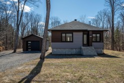 45 Rue de l'Affluent  Saint-Hippolyte, QC J8A 0G5