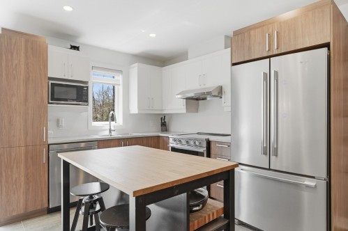Cuisine - 45 Rue De L'Affluent, Saint-Hippolyte, QC - Indoor Photo Showing Kitchen
