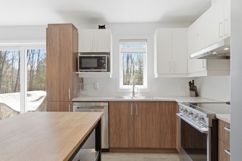 Cuisine - 45 Rue De L'Affluent, Saint-Hippolyte, QC - Indoor Photo Showing Kitchen