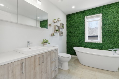 Salle de bains - 45 Rue De L'Affluent, Saint-Hippolyte, QC - Indoor Photo Showing Bathroom